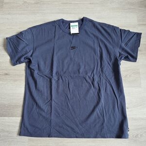 Nike Men's Navy Short Sleeve Tee